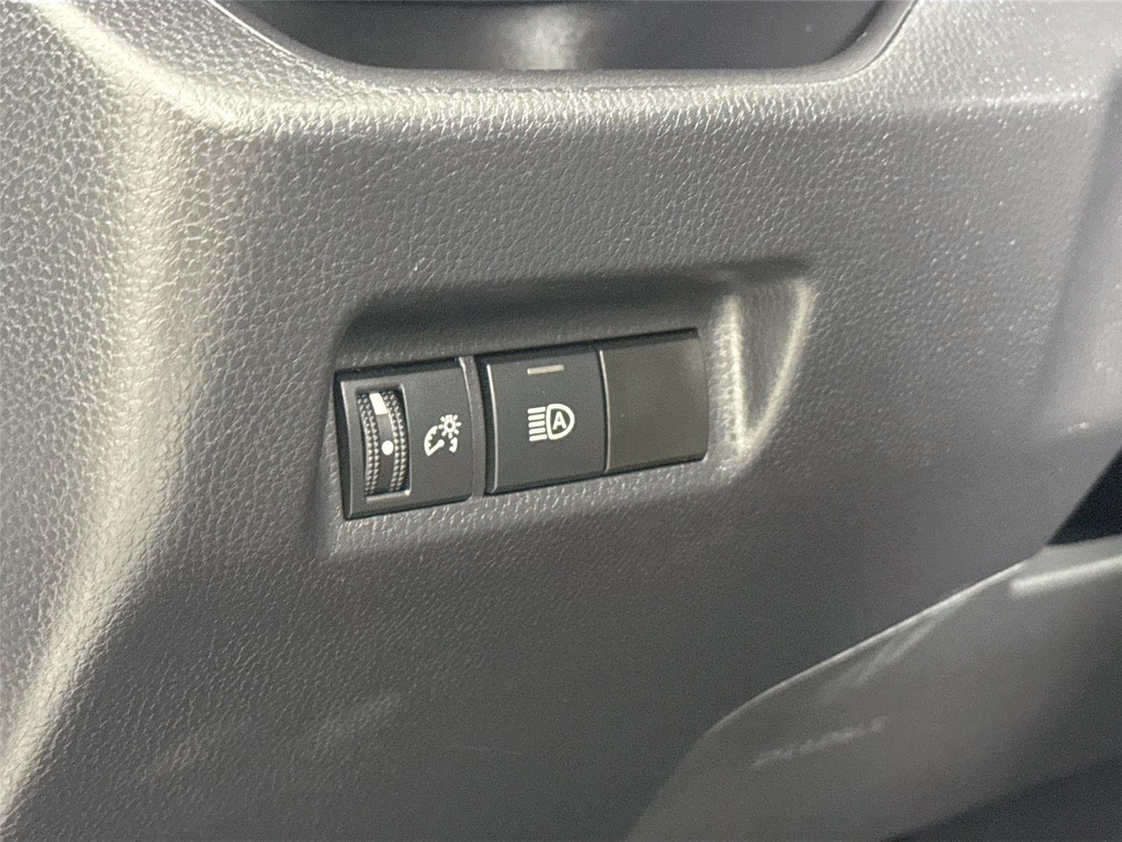Used 2025 Ice Cap Toyota XLE image 15