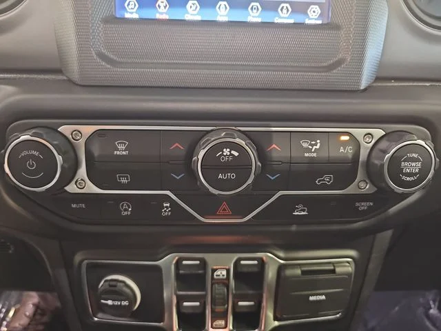 Used 2023 Red Jeep Sport S image 24