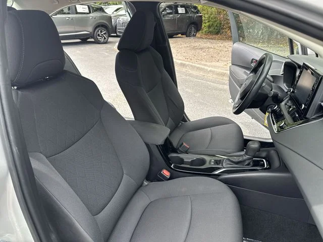 Used 2022 Silver Toyota LE image 10