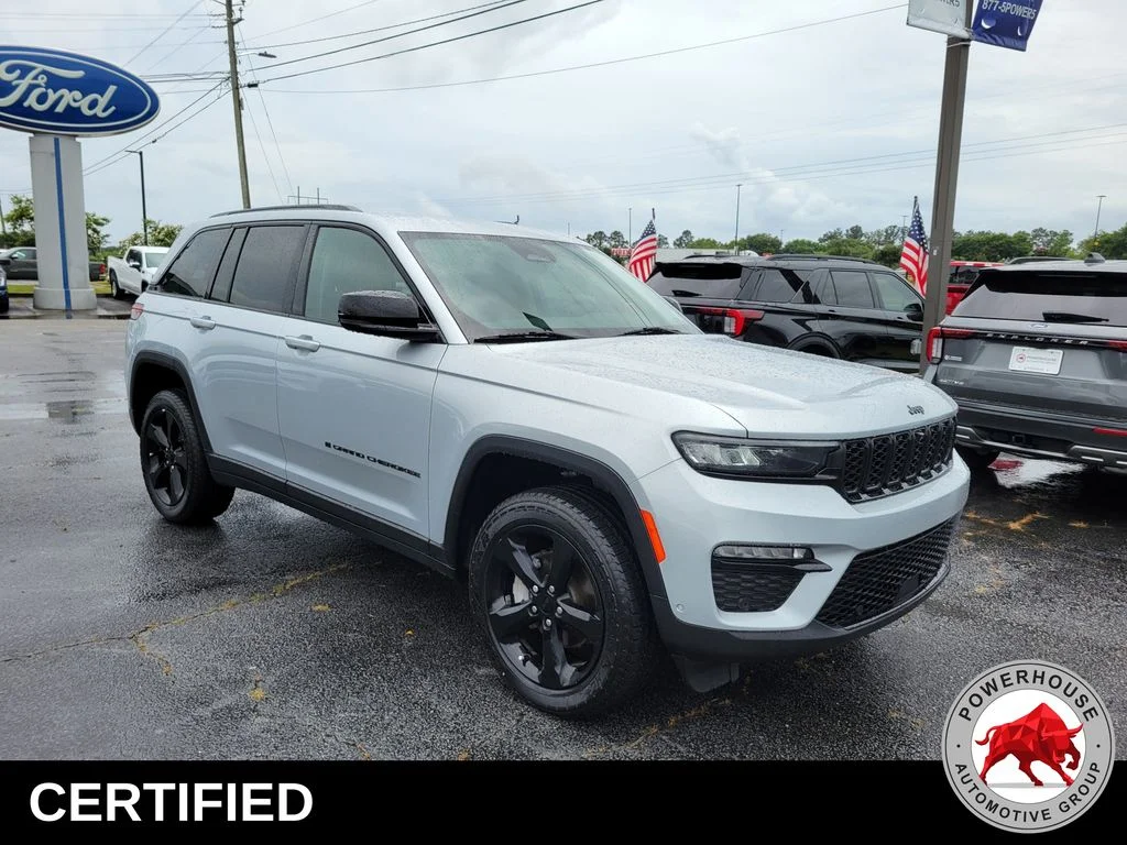 Used 2023 Silver Jeep Limited image 9