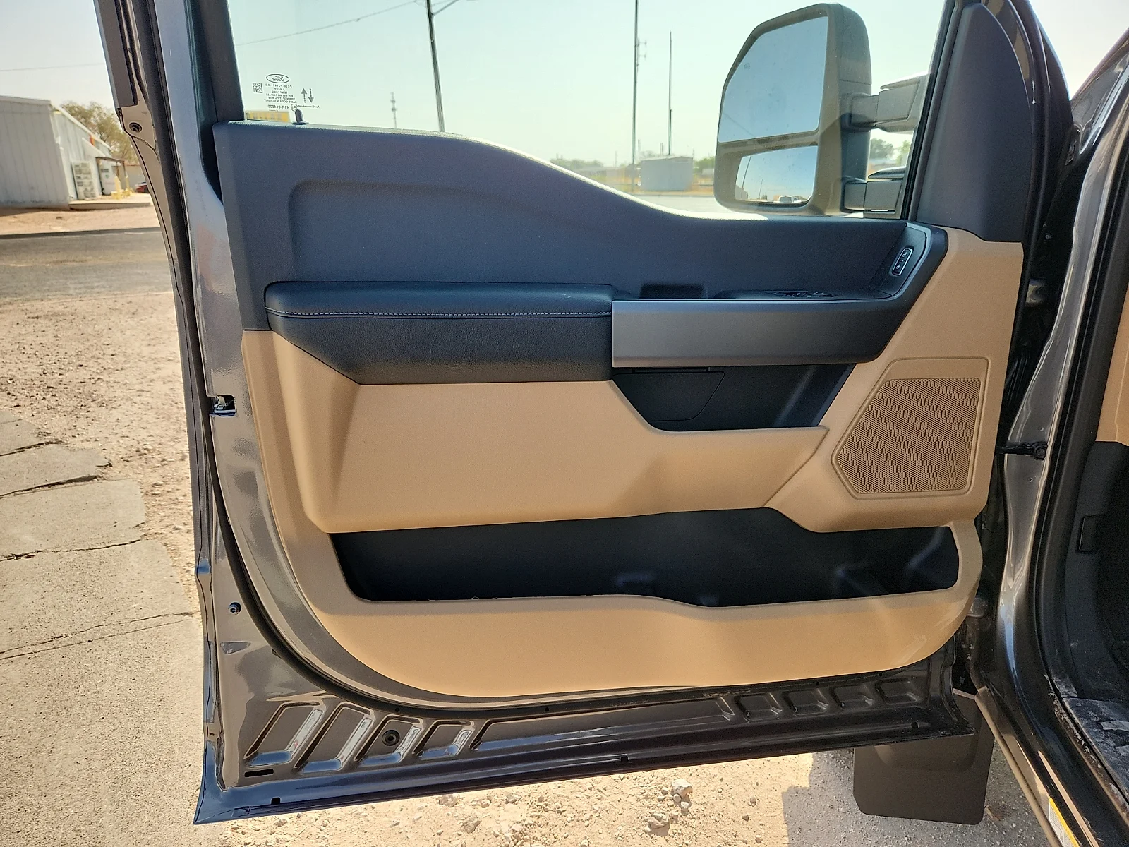 New 2027 Carbonized Gray Metallic Ford XLT image 14
