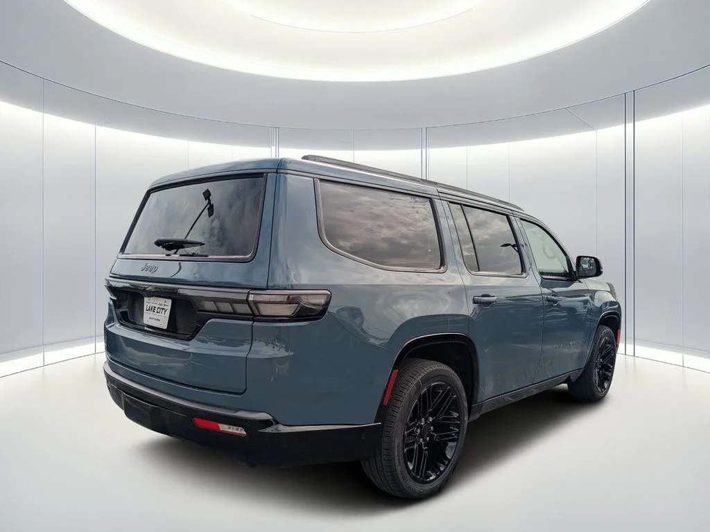 New 2026 Steel Blue Exterior Paint Jeep Limited Reserve image 4