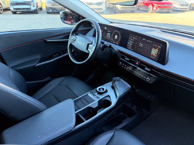 Certified Used 2024 Snow White Pearl Kia Light image 30