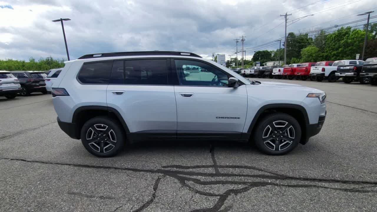 New 2026 Silver Zynith Clear-Coat Exterior Paint Jeep Limited image 9