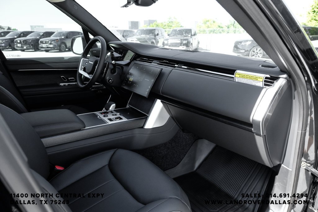 New 2027 Santorini Black Metallic Land Rover SE image 16
