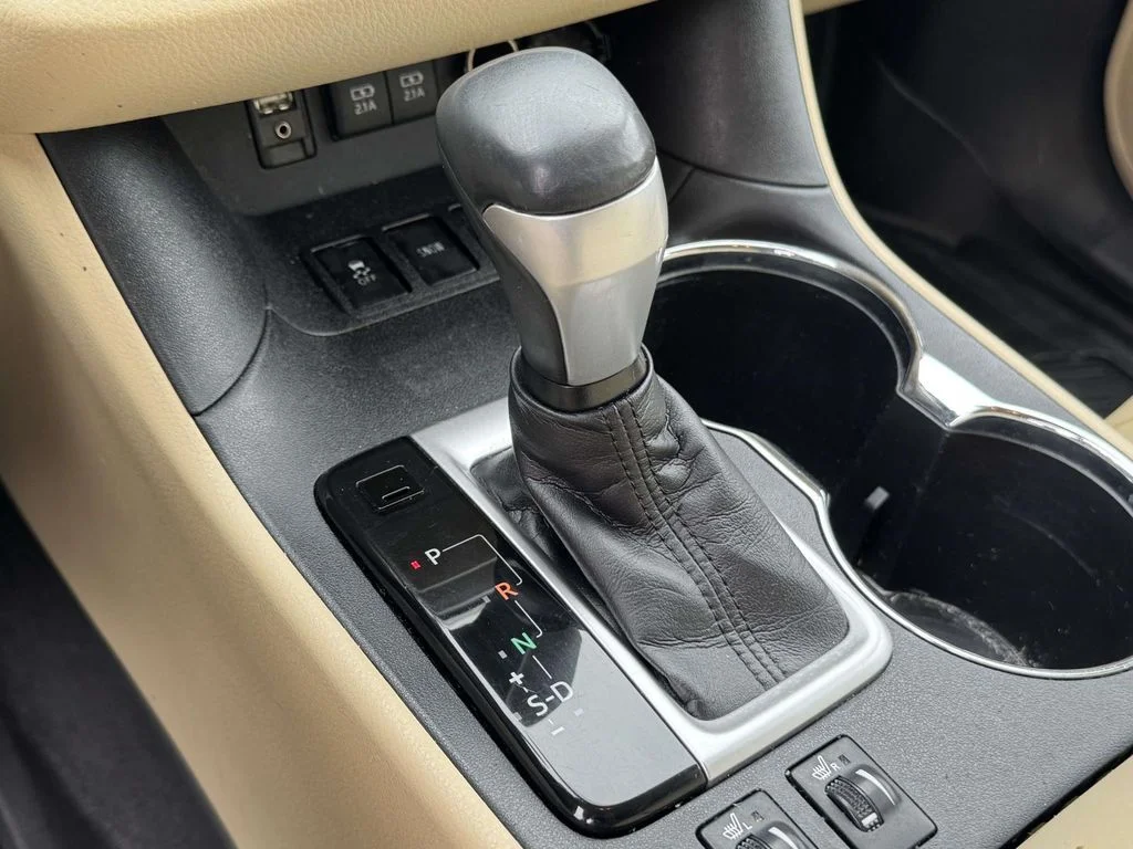 Used 2018 Blue Toyota XLE image 22