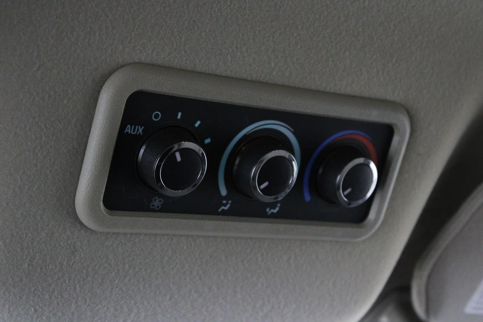 Used 2015 White Chevrolet LT image 28
