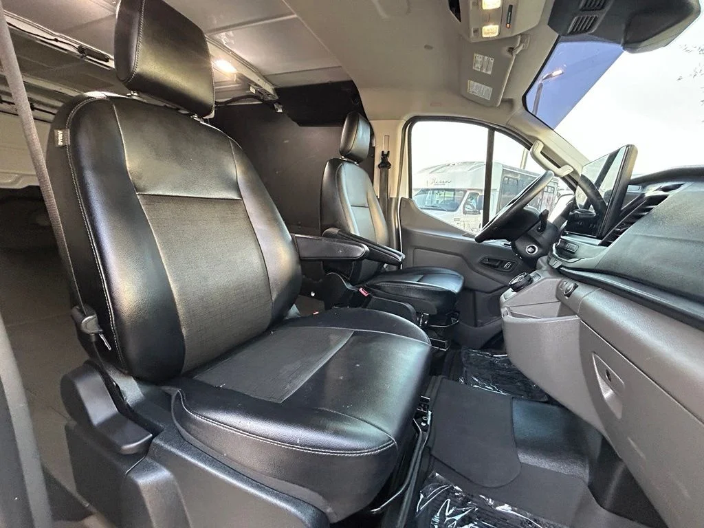 Used 2022 Oxford White Ford Base image 26