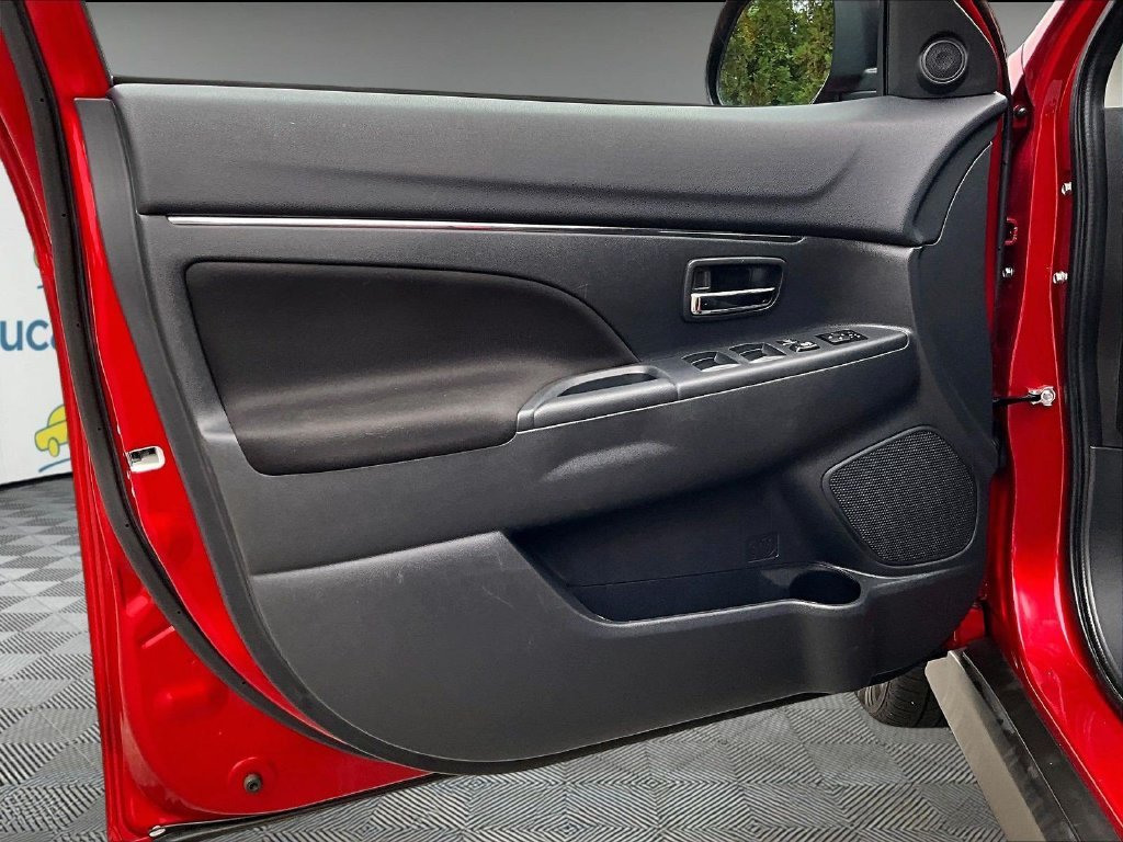 Used 2025 Black Mitsubishi 2.0 ES image 9