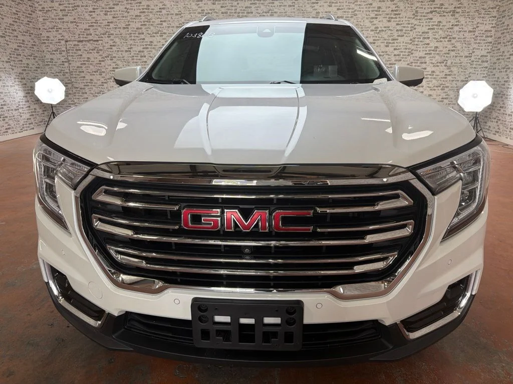 Used 2024 White Frost Tricoat GMC SLT image 2