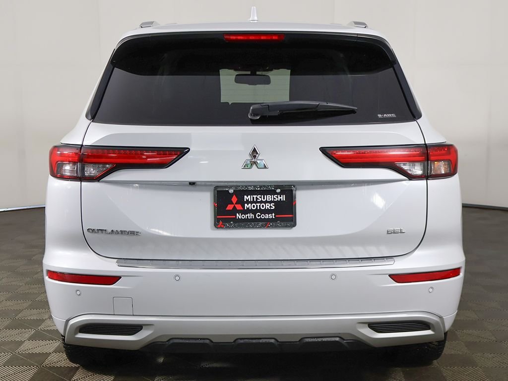 Used 2022 White Mitsubishi SEL image 15