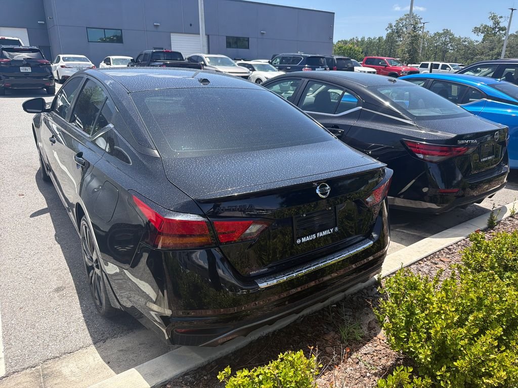 Used 2022 Black Nissan 2.5 SR image 7