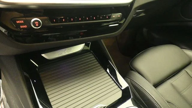 Used 2022 Dark Graphite BMW xDrive30i image 18