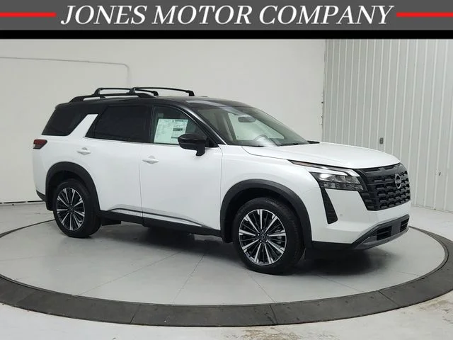 2026 Nissan Pathfinder Platinum 4WD's photo