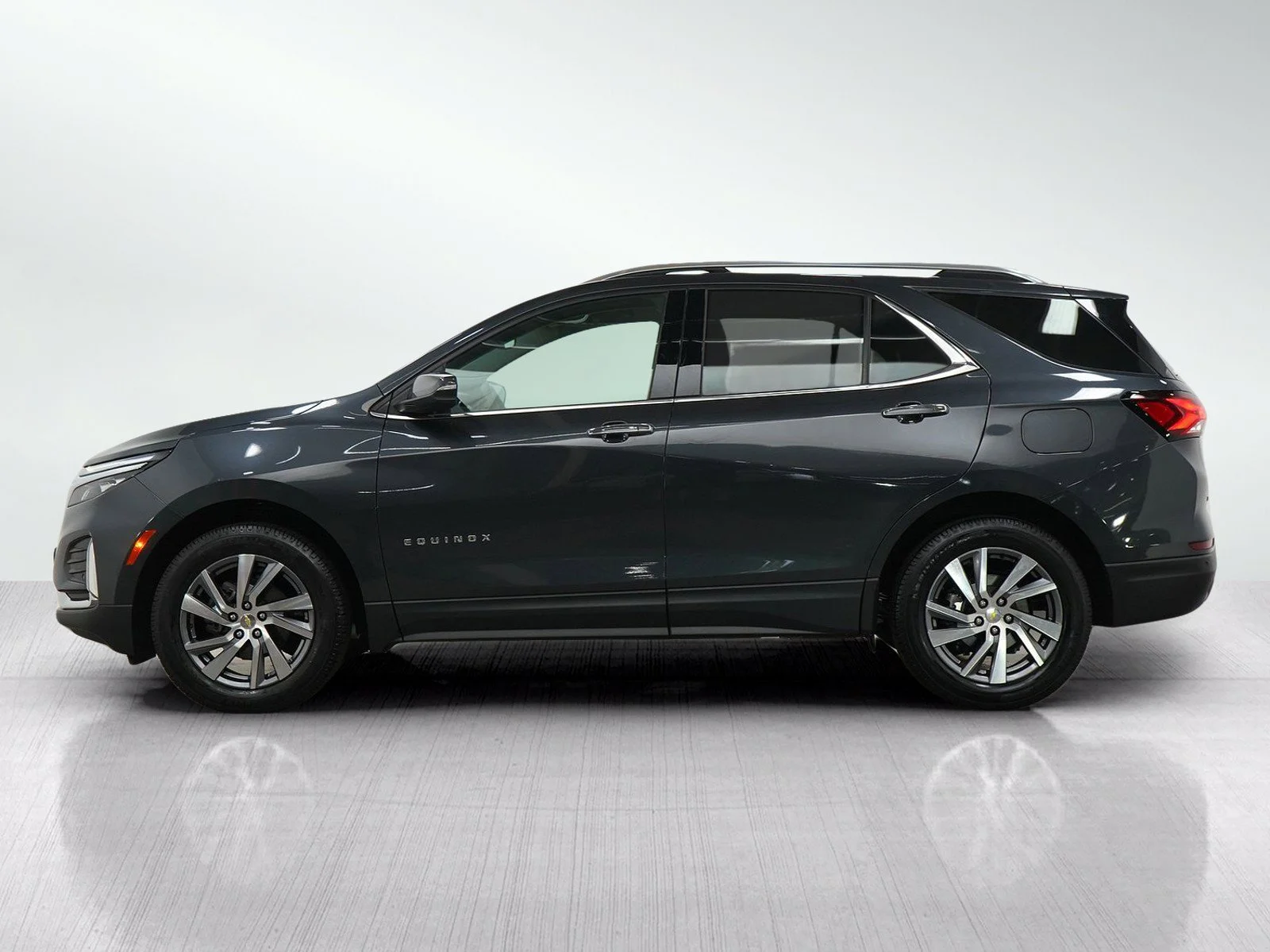 Used 2022 Chevrolet Equinox Premier with VIN 2GNAXXEV3N6153605 for sale in Wayzata, Minnesota
