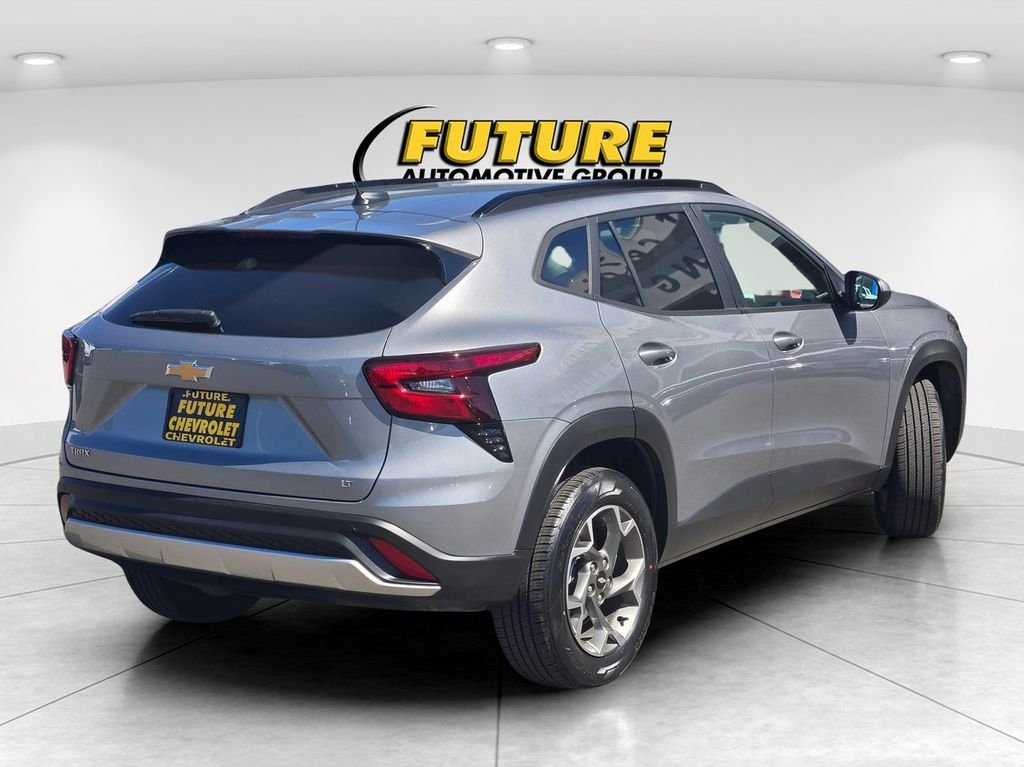 Used 2025 Gray Chevrolet LT image 4