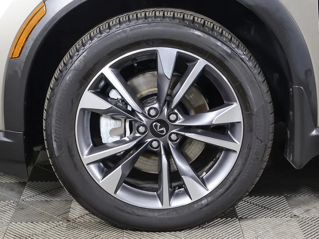 Used 2023 Titanium INFINITI LUXE image 25