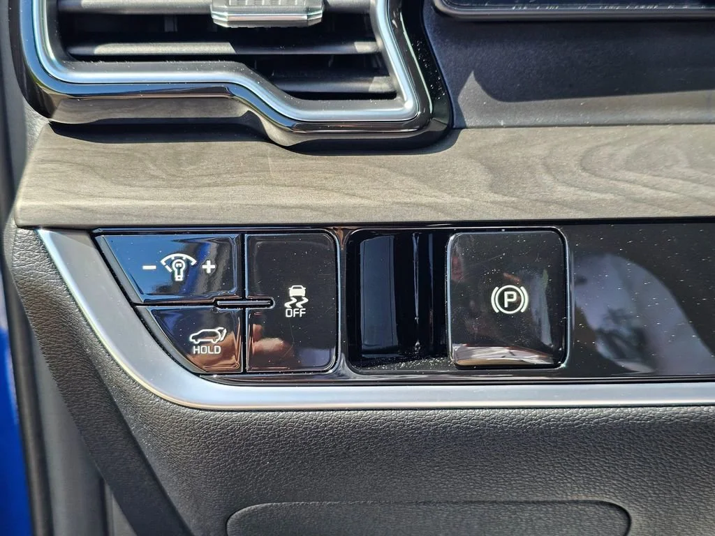 Used 2024  Kia X-Pro Prestige image 24