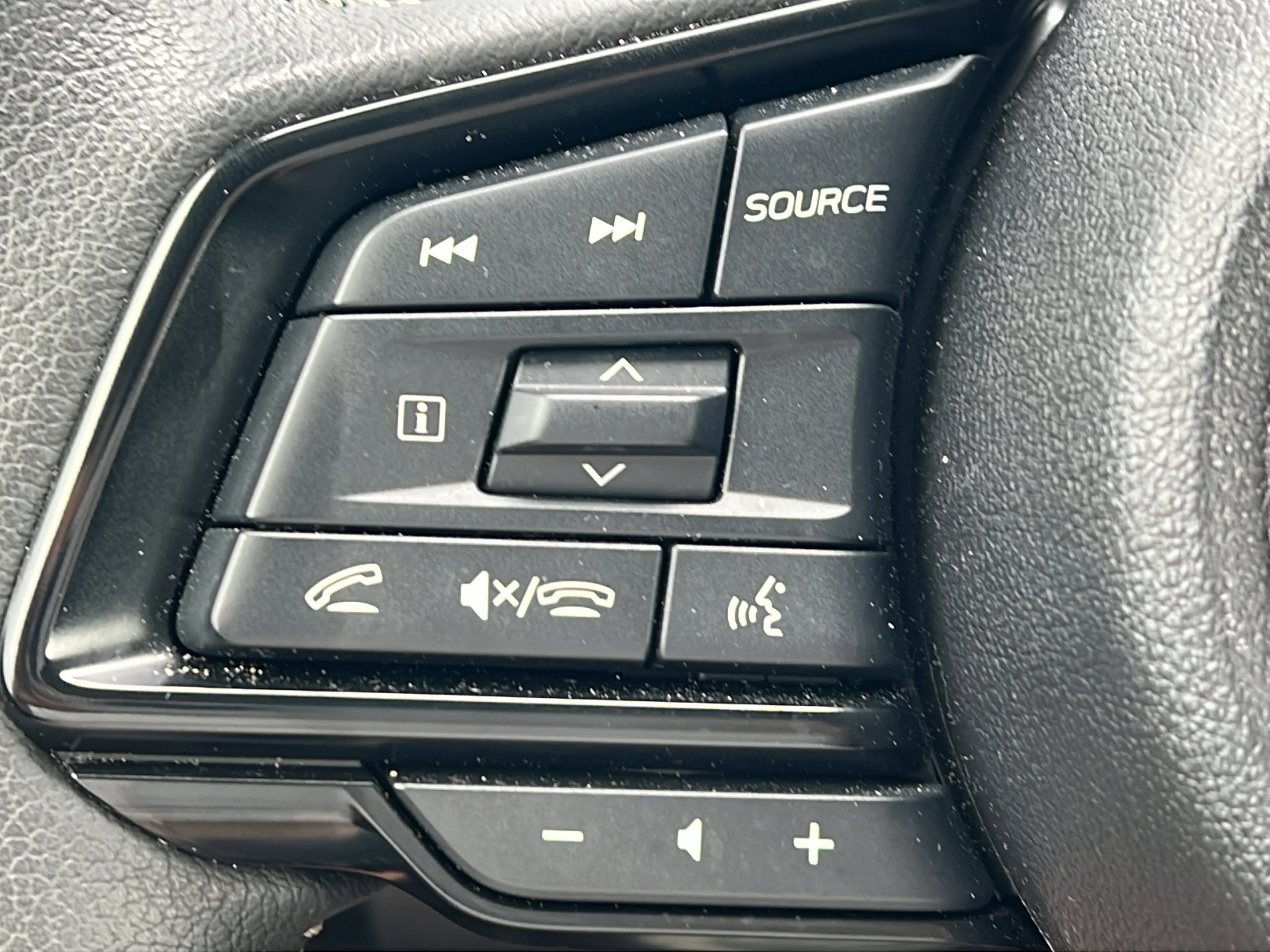 Used 2025 River Rock Pearl Subaru Premium image 24