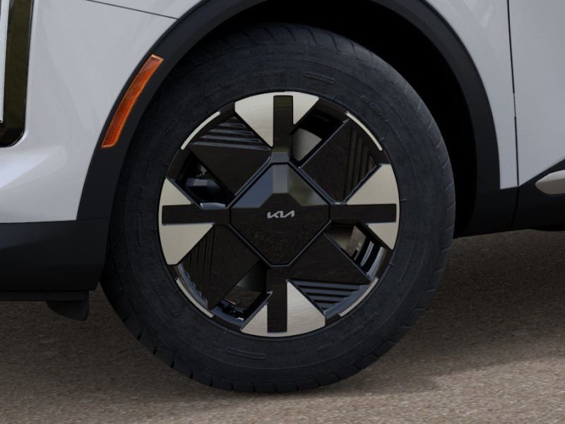 Used 2026 White Kia LX image 18