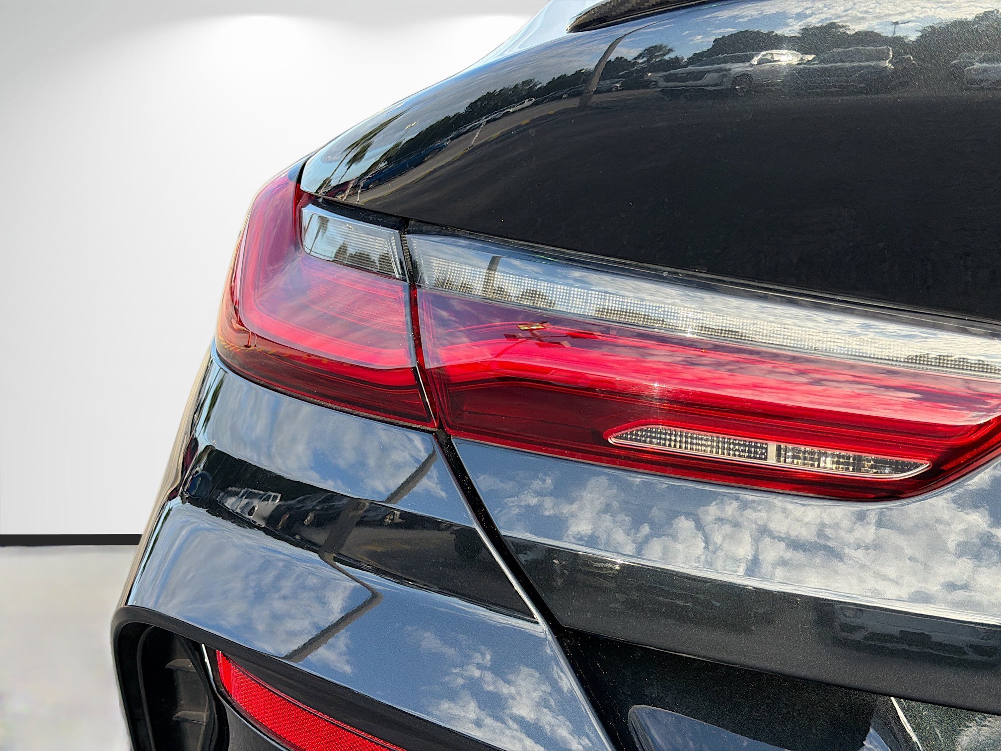 Used 2022 Black Sapphire Metallic BMW M850i image 10