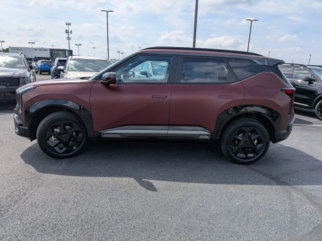 New 2027 Magma Red Matte Kia X-Line S image 31
