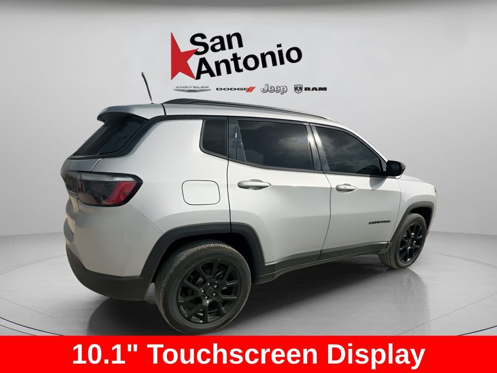 New 2026 Silver Zynith Metallic Clear-Coat Exterior Paint Jeep Latitude image 15