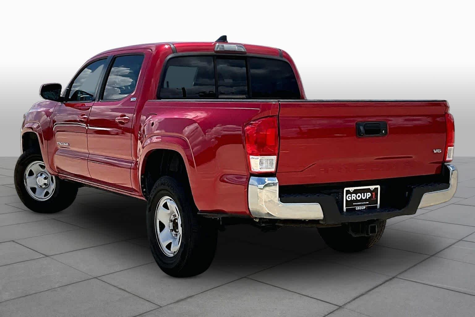 Used 2016 Barcelona Red Metallic Toyota SR5 image 12