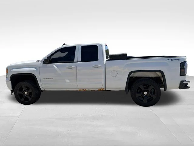 Used 2015 White GMC Base image 22