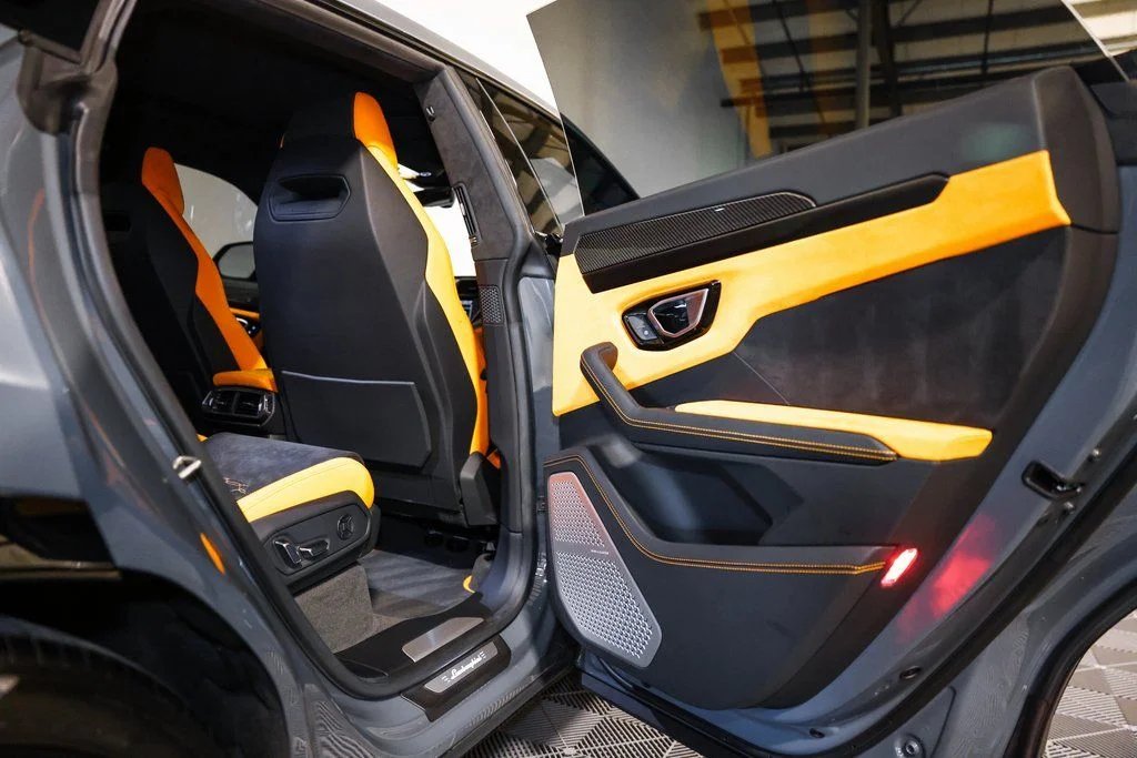 Used 2022  Lamborghini  image 23