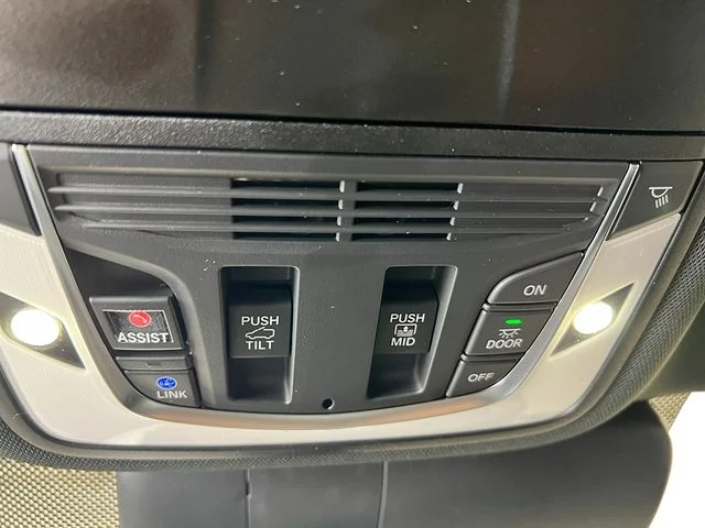 New 2026 Solar Silver Metallic Acura Base image 25