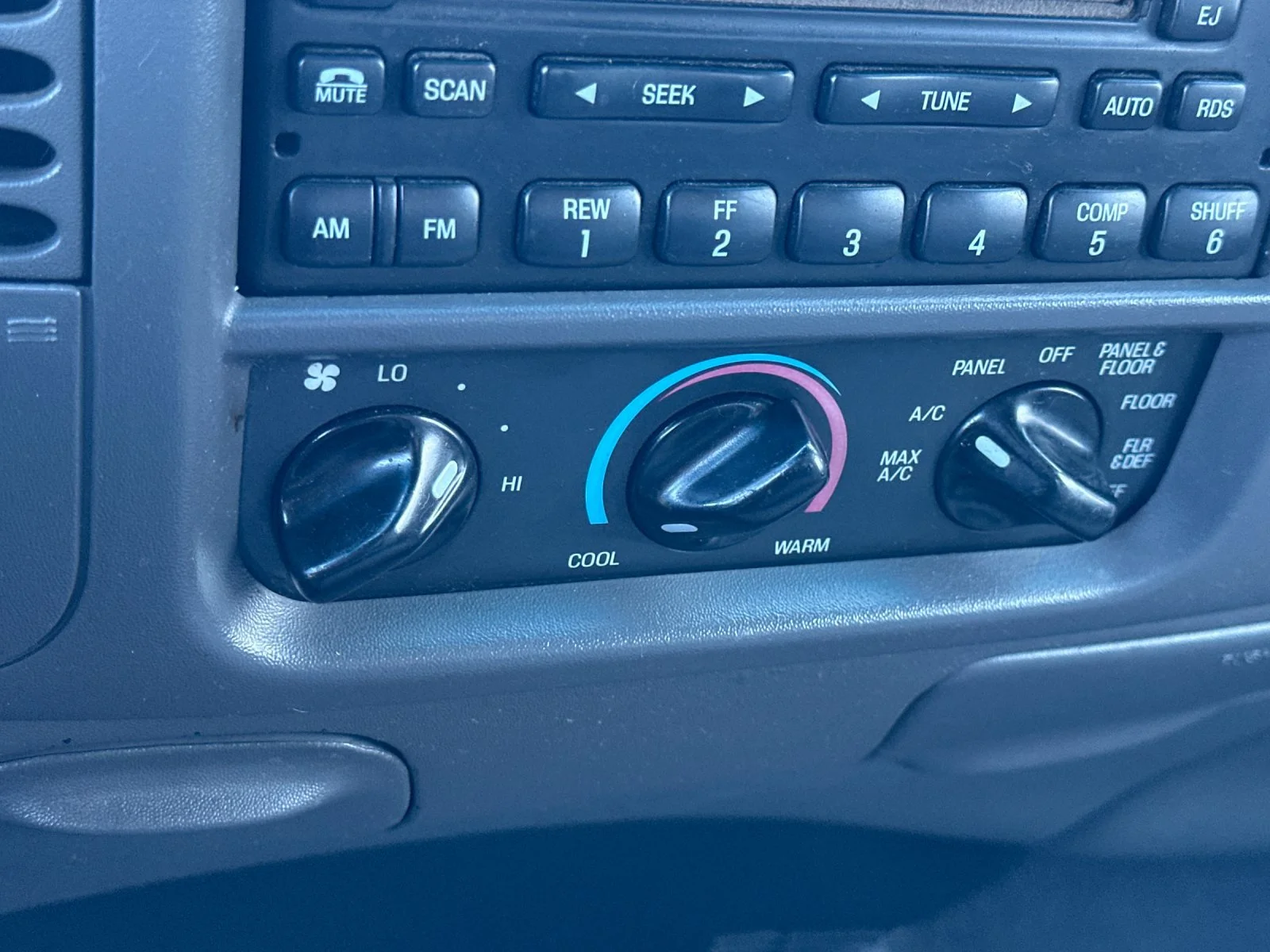 Used 1999 White Ford XLT image 18