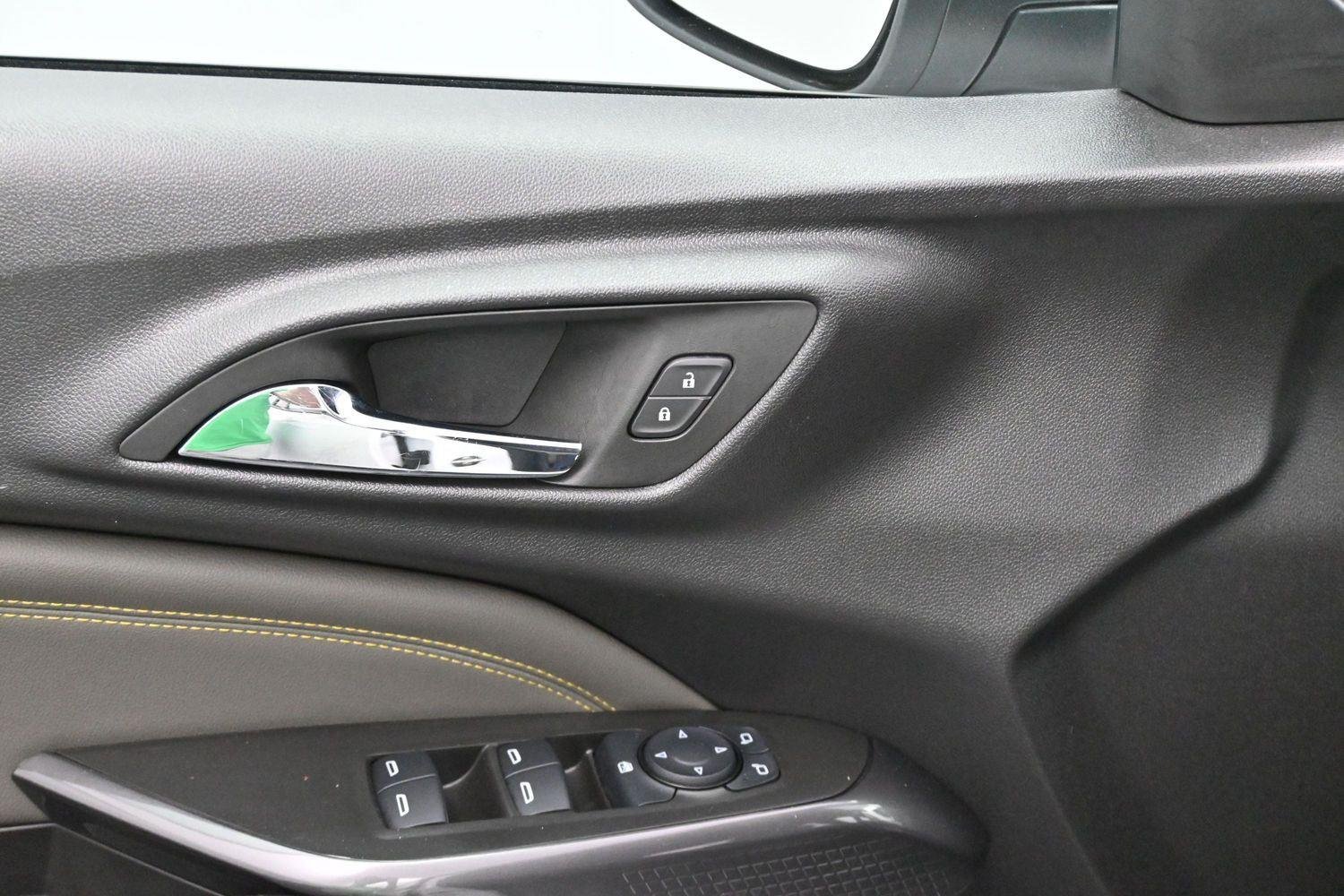Used 2025 Summit White Chevrolet ACTIV image 11