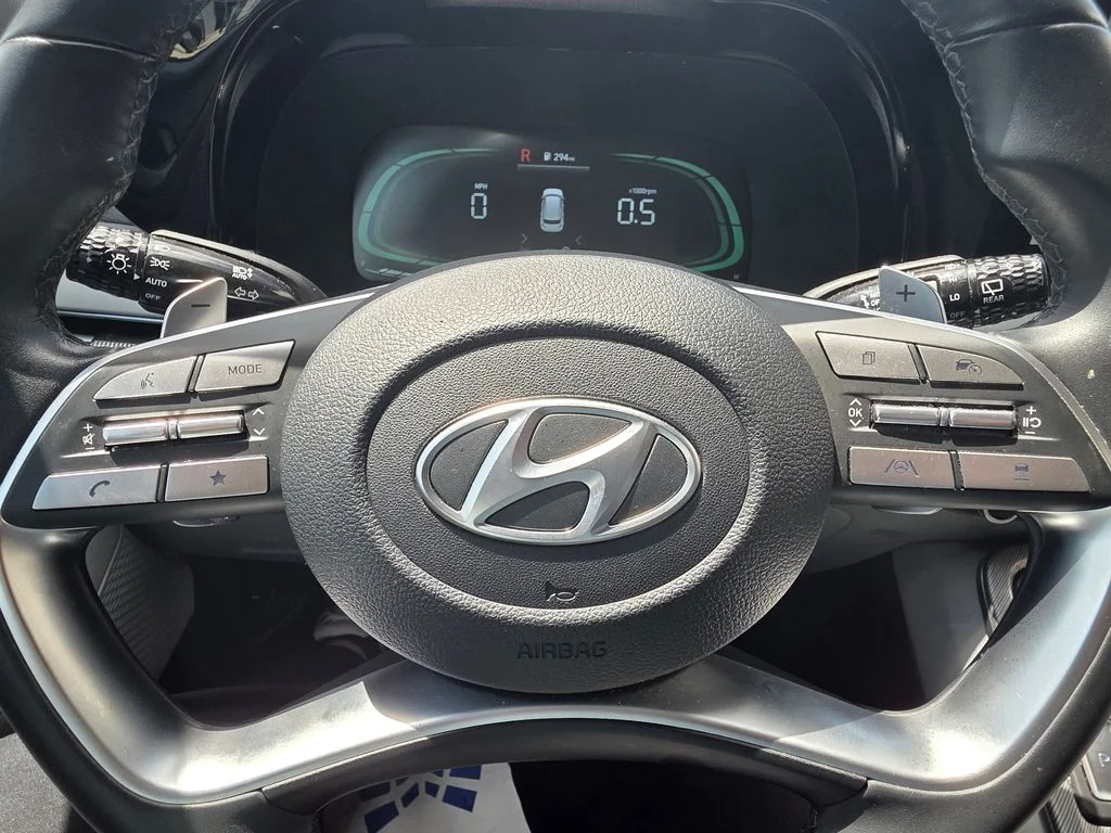 Used 2025 White Hyundai SEL image 19