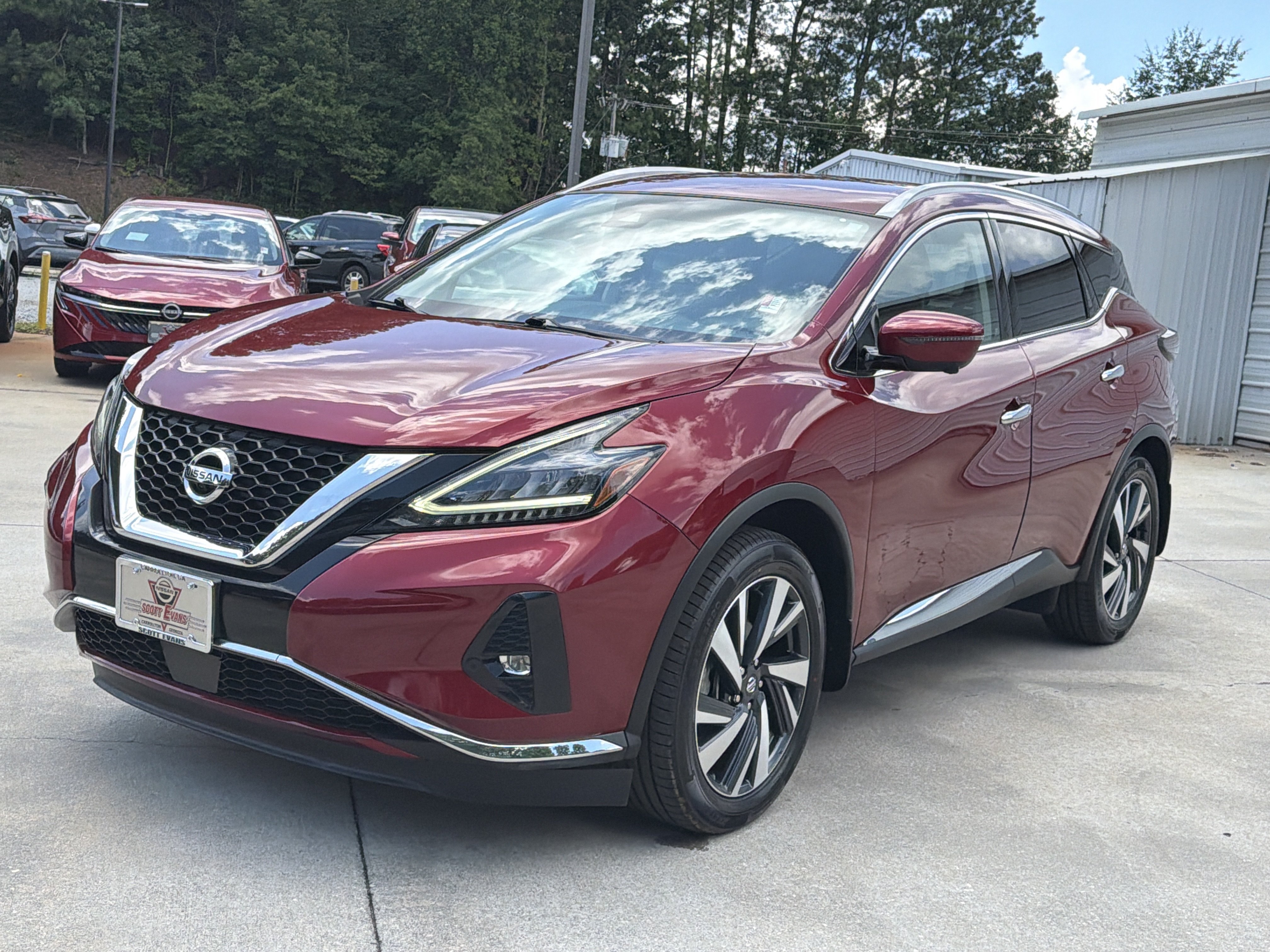 Used 2022 Scarlet Ember Tintcoat Nissan SL image 3