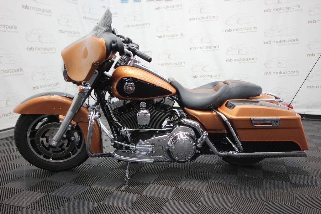 Used 2008 Brown Harley-Davidson FLHX image 3