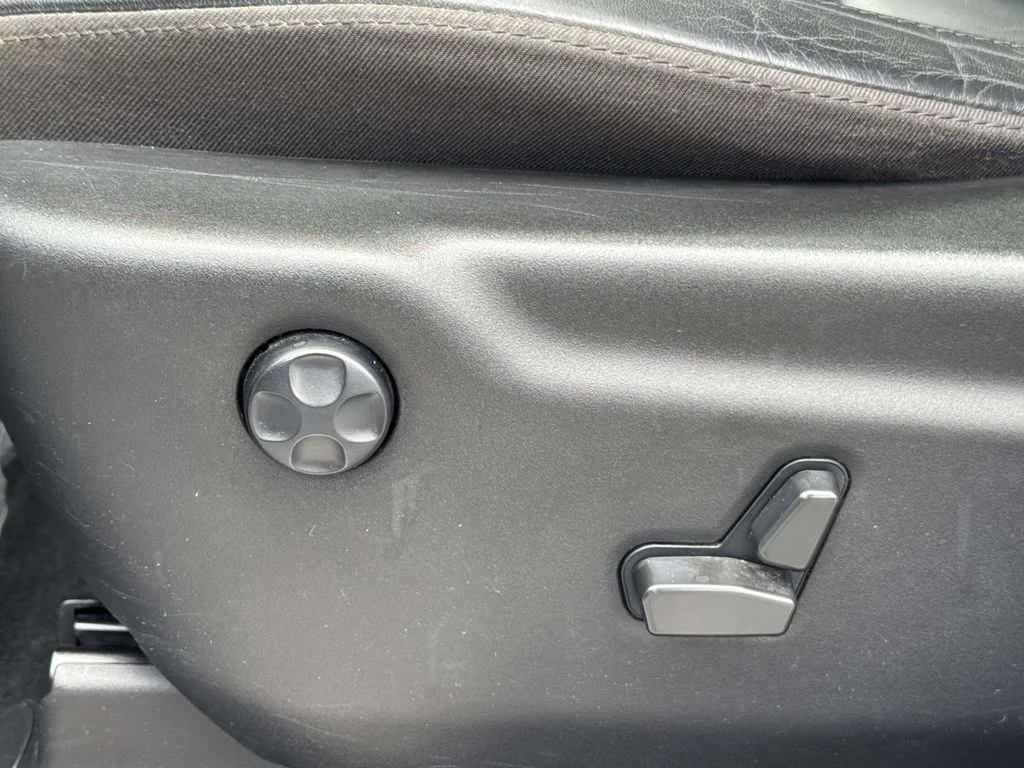 Used 2022 White Jeep Limited image 28