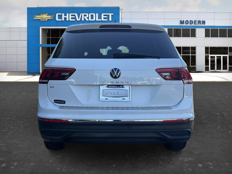 Used 2022 White Volkswagen SE image 4