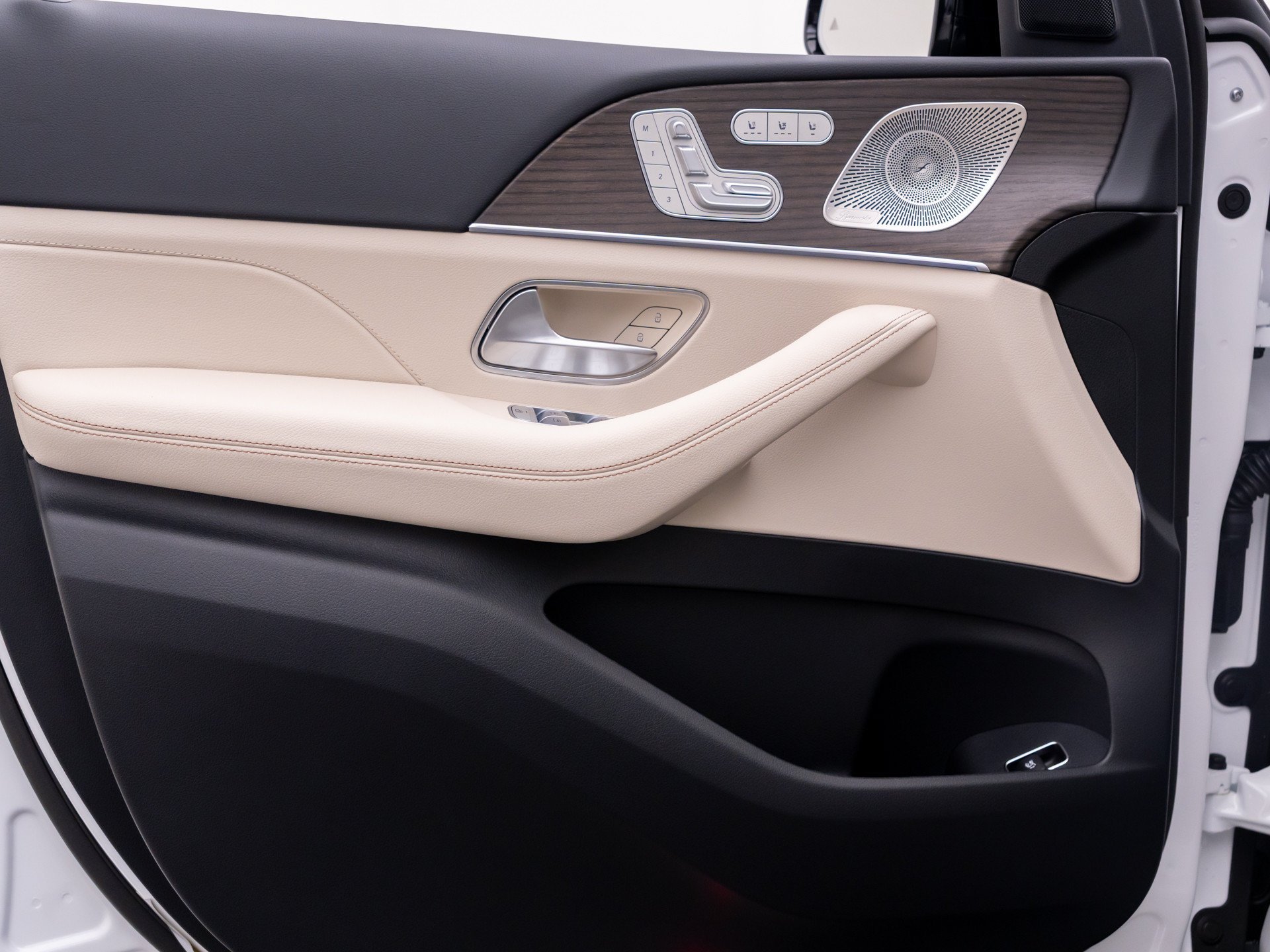 New 2027 White Mercedes-Benz GLE 450 image 15