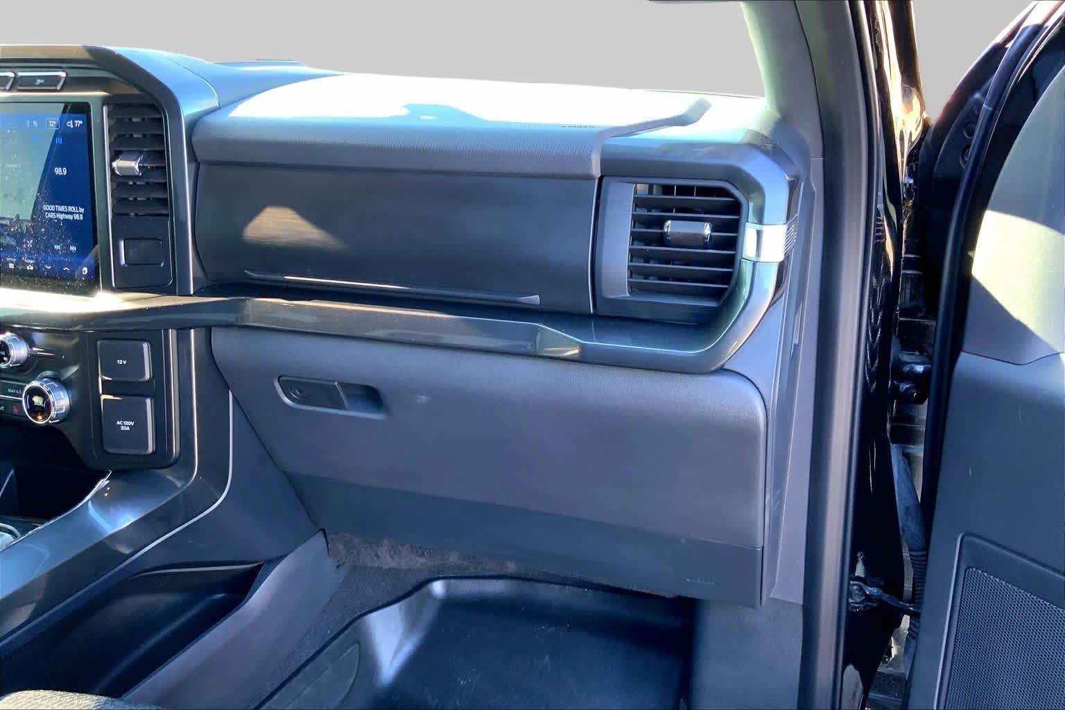 Used 2023 Agate Black Metallic Ford XLT image 18