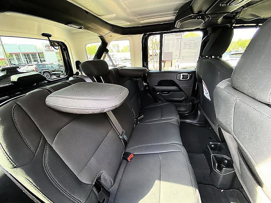 Used 2022 Black Clearcoat Jeep Unlimited Sahara image 19