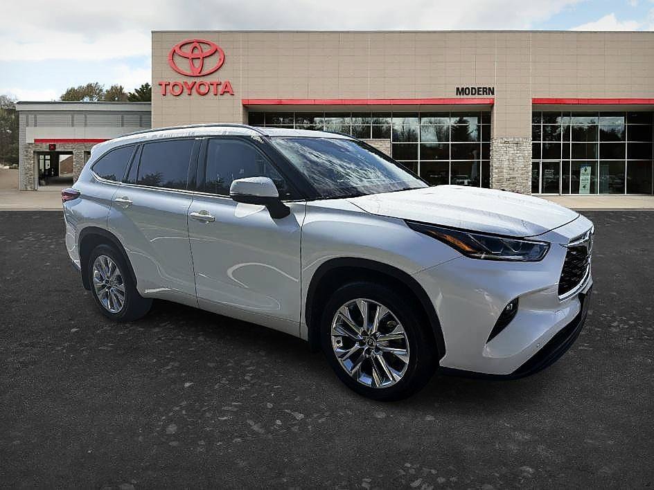 Used 2020 Blizzard Pearl Toyota Limited image 4