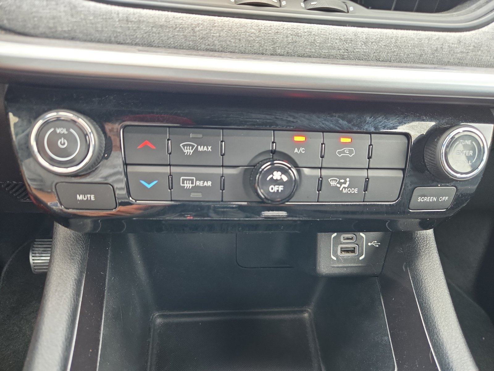 Used 2024 Sting-Gray Clearcoat Jeep Sport image 24