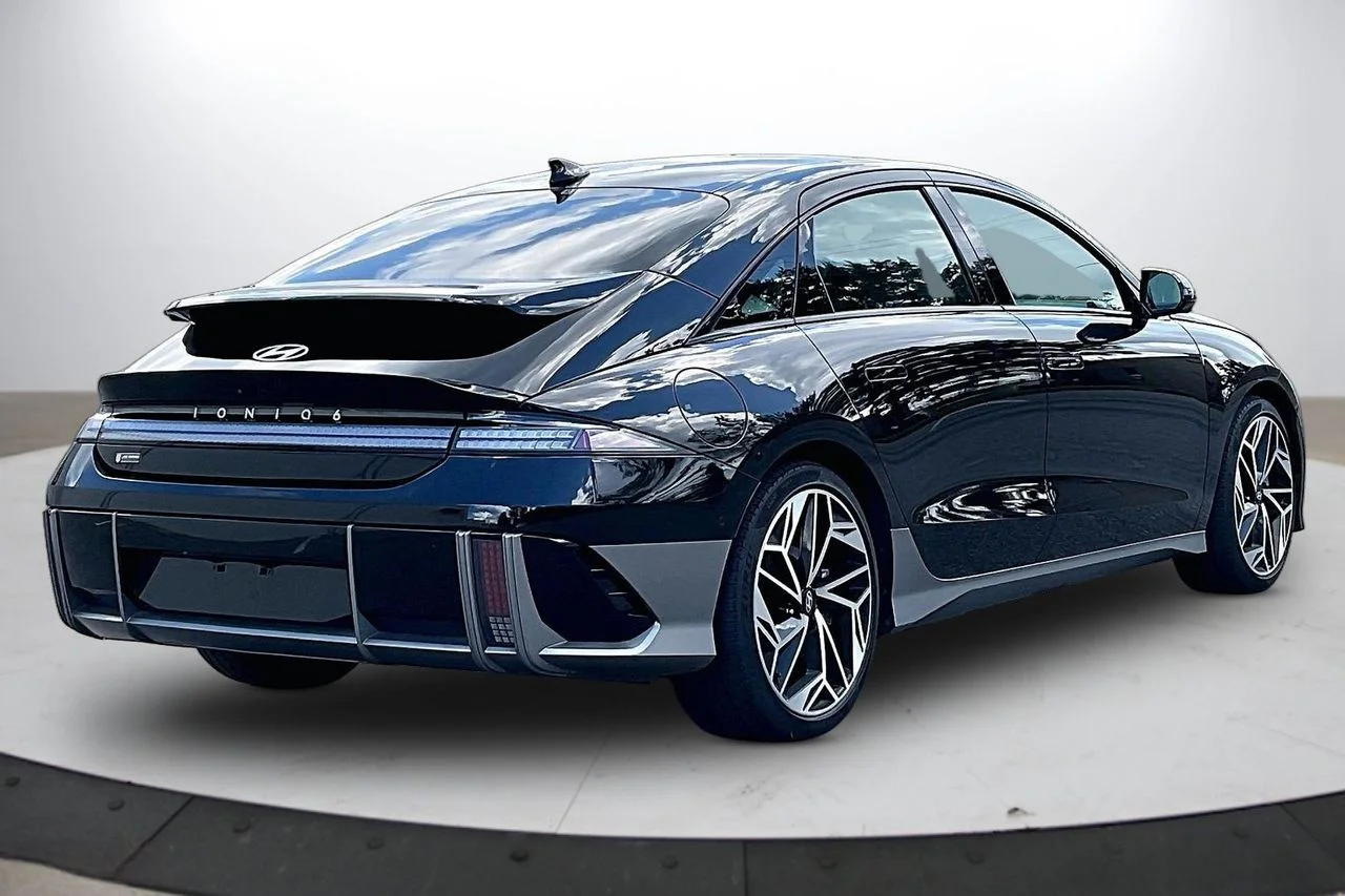 Used 2024 Black Hyundai Limited image 8