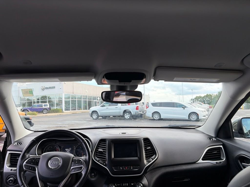 Used 2021 Green Jeep Latitude Lux image 18