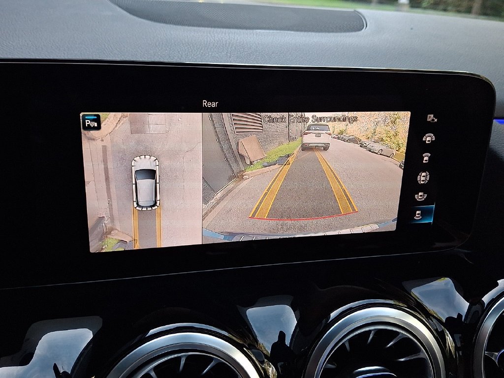 Used 2023 Blue Mercedes-Benz GLA 250 image 18