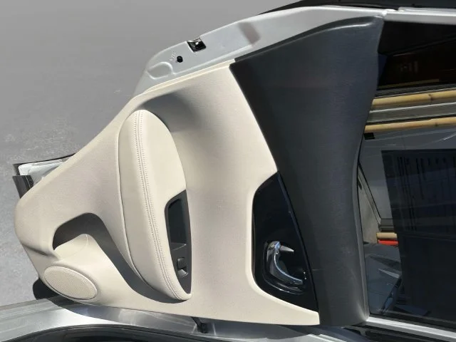 Used 2019 Silver Nissan SL image 14