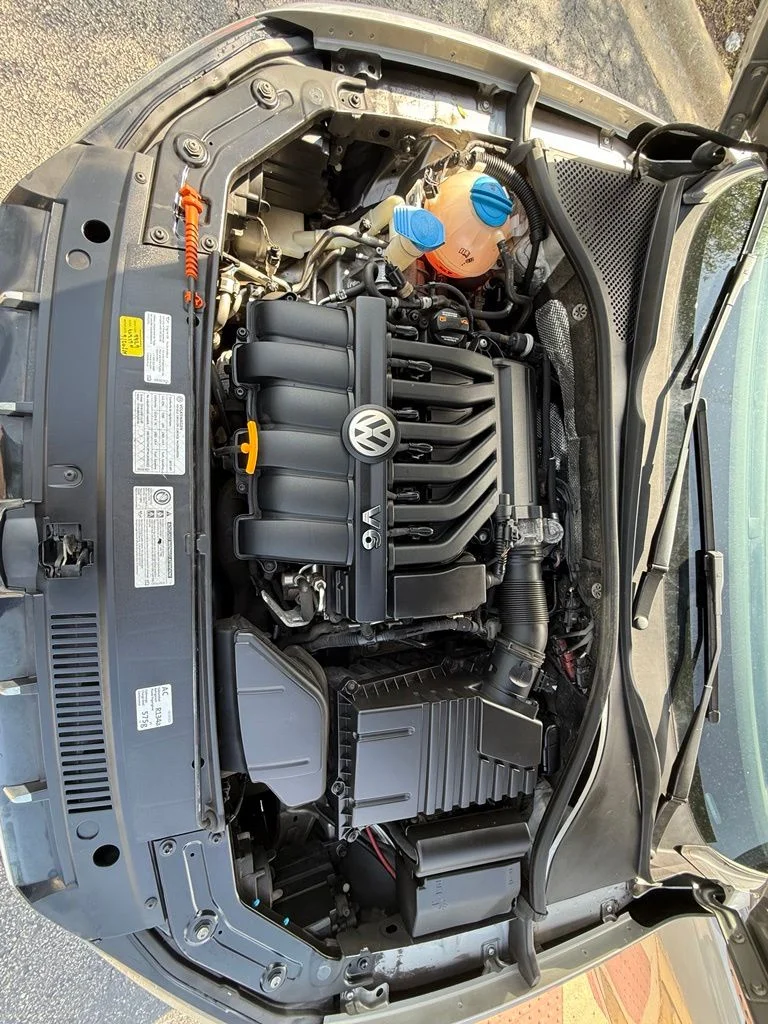 Used 2012 Gray Volkswagen V6 SEL Premium image 28