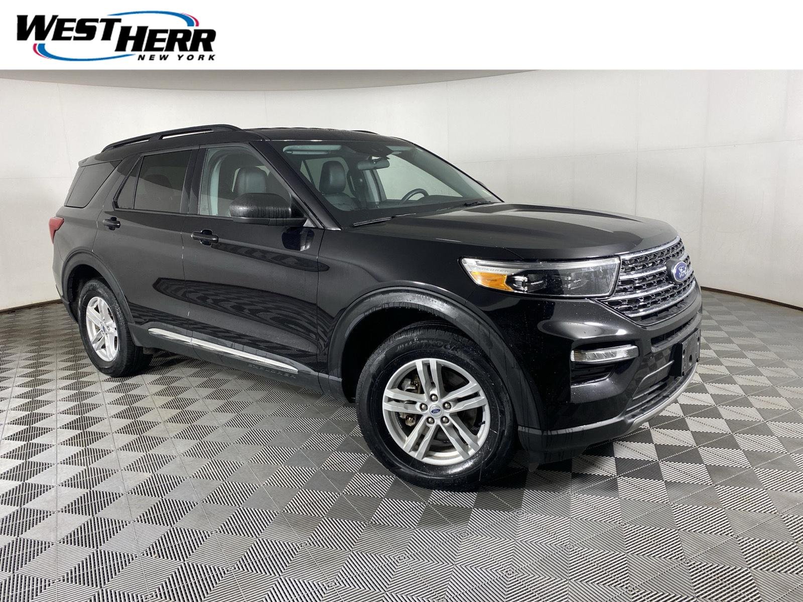 Used 2023 Agate Black Ford XLT image 1