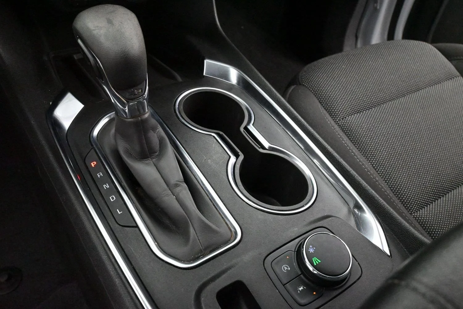 Used 2022 Summit White Chevrolet LT Cloth image 19